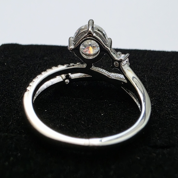 Engagement Ring 1CT Size 6 Moissanite - Picture 6 of 8